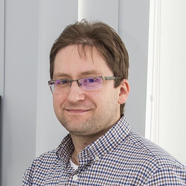 178187 Ekler Peter Autsoft sq