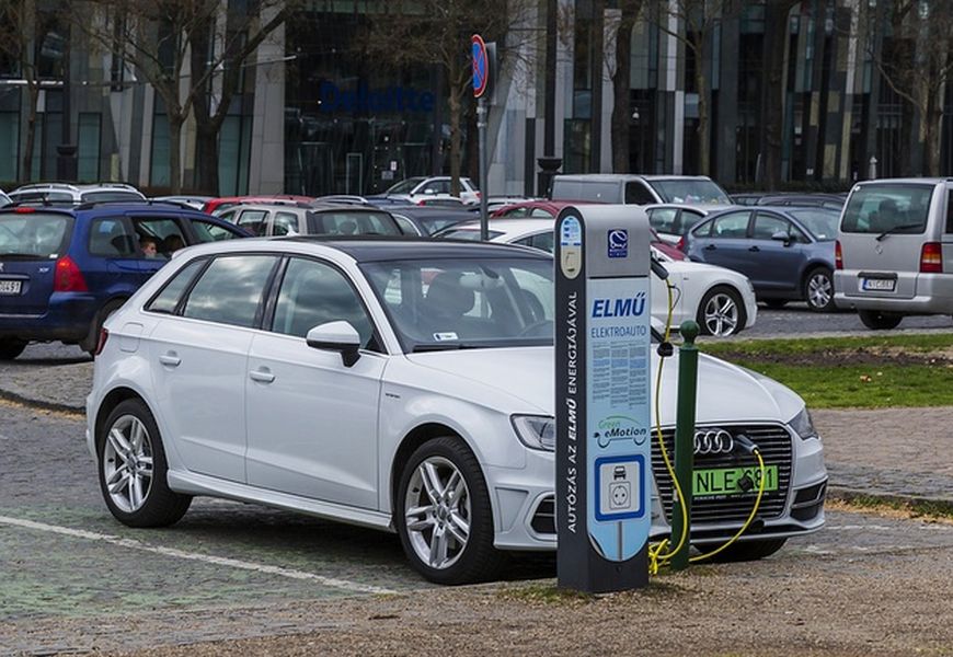töltő elektromos autó