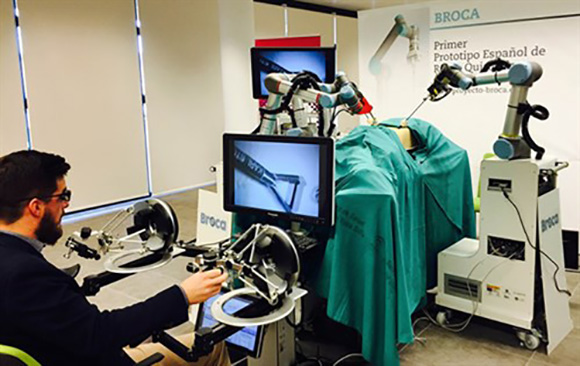 31888 UR Broca Spanyolorszag mutethez asszisztal a robot