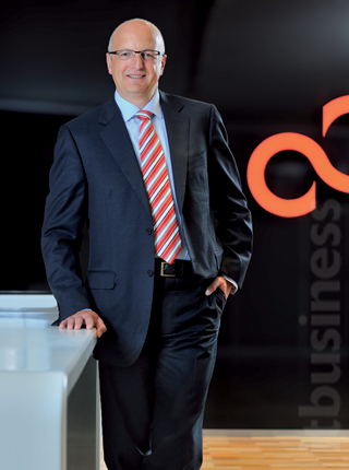 33930 10 2167 Rolf Schwirz CEO Fujitsu Technology Solutions