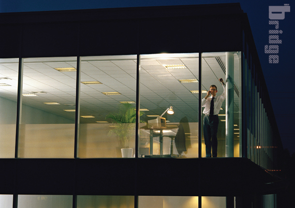 34228 16 office at night3