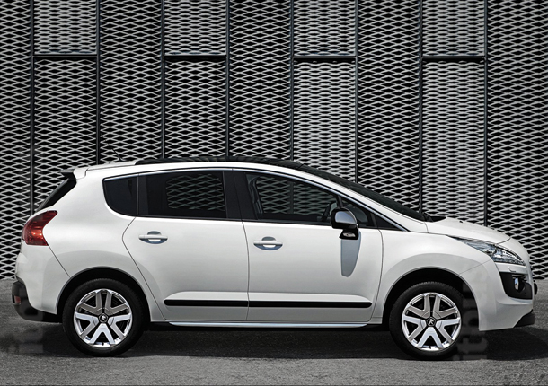 35375 Peugeot 3008 HYbrid4 2012 1