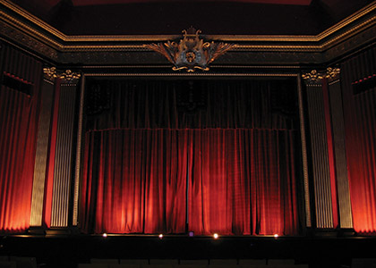 43805 26 theater red curtains wide 420