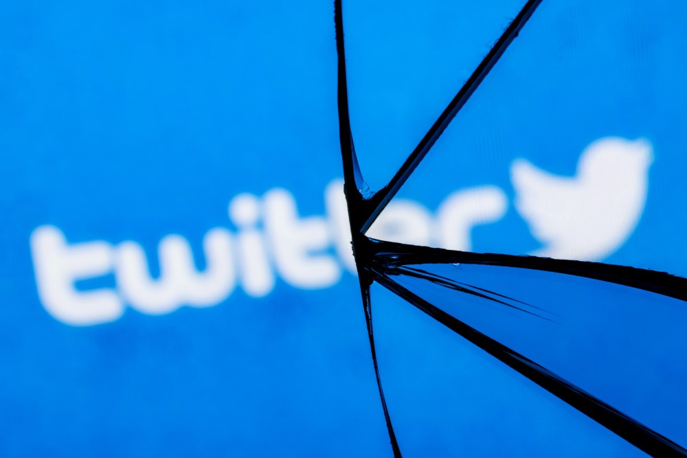 Twitter törött