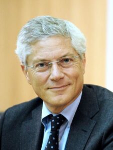 Az Apple adóügyének felülvizsgálata Giovanni Pitruzzella