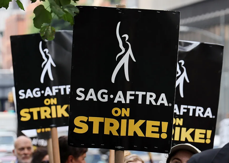 sztrájk sag aftra on strike