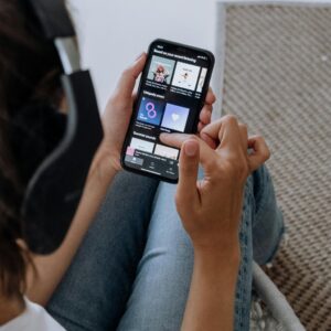 Spotify A Spotify valószínűleg a legismertebb zenei szolgáltató.