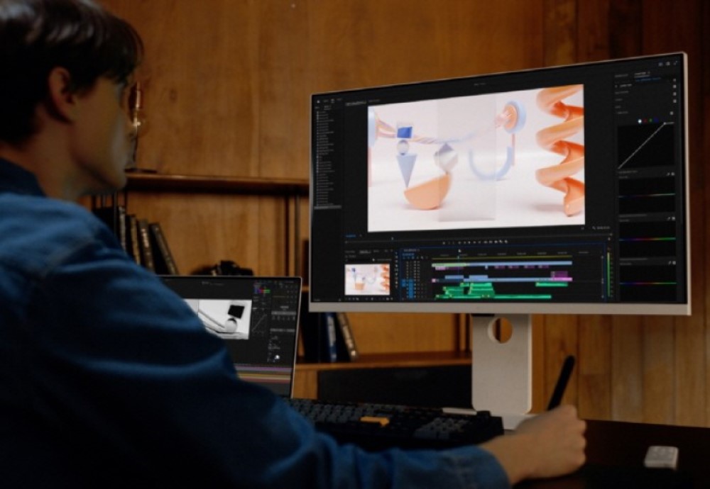 LG monitor 32SR85U